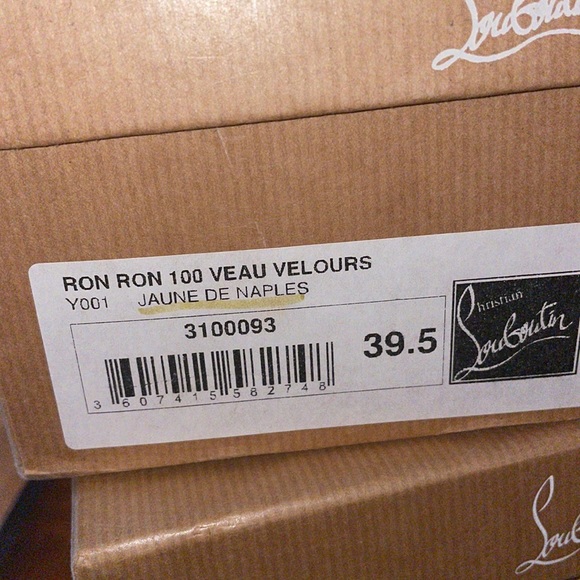 Christian Louboutin - Picture 8 of 8